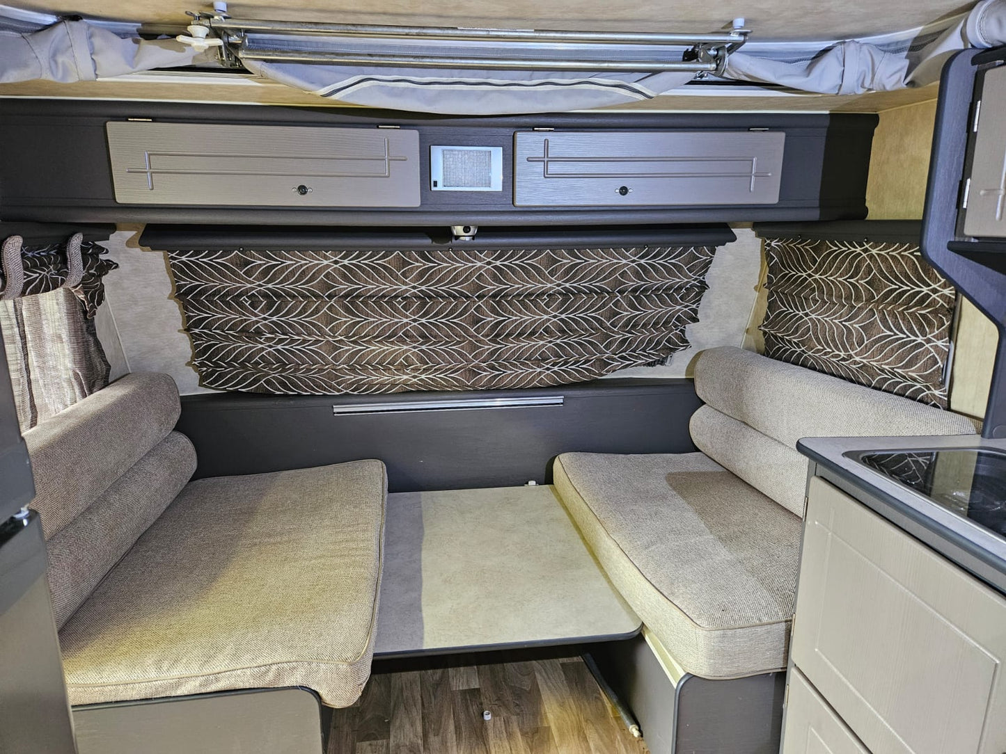 2016 Jurgens Fleetline Caravan (CT 1228)