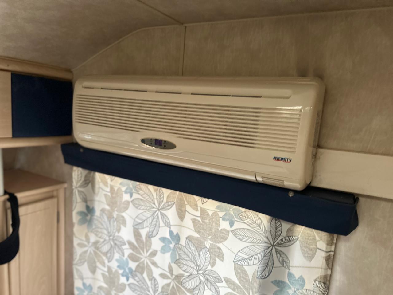 SOLD 2008 Jurgens Exclusive Caravan (CT 1435)