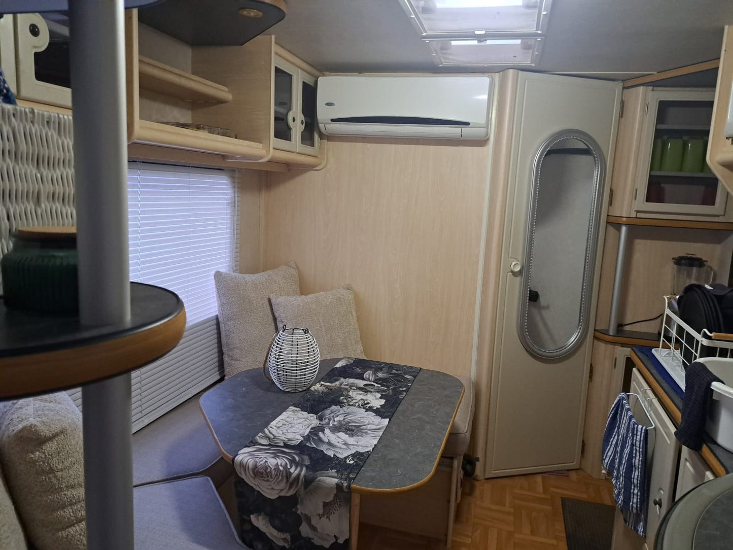 SOLD 2005 Jurgens Exclusive Caravan (CT 1312)