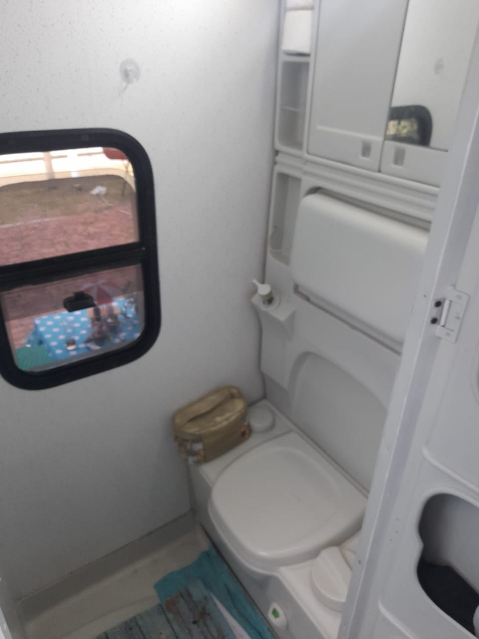 190 Mitsubishi L300 Motorhome (CT 1404)