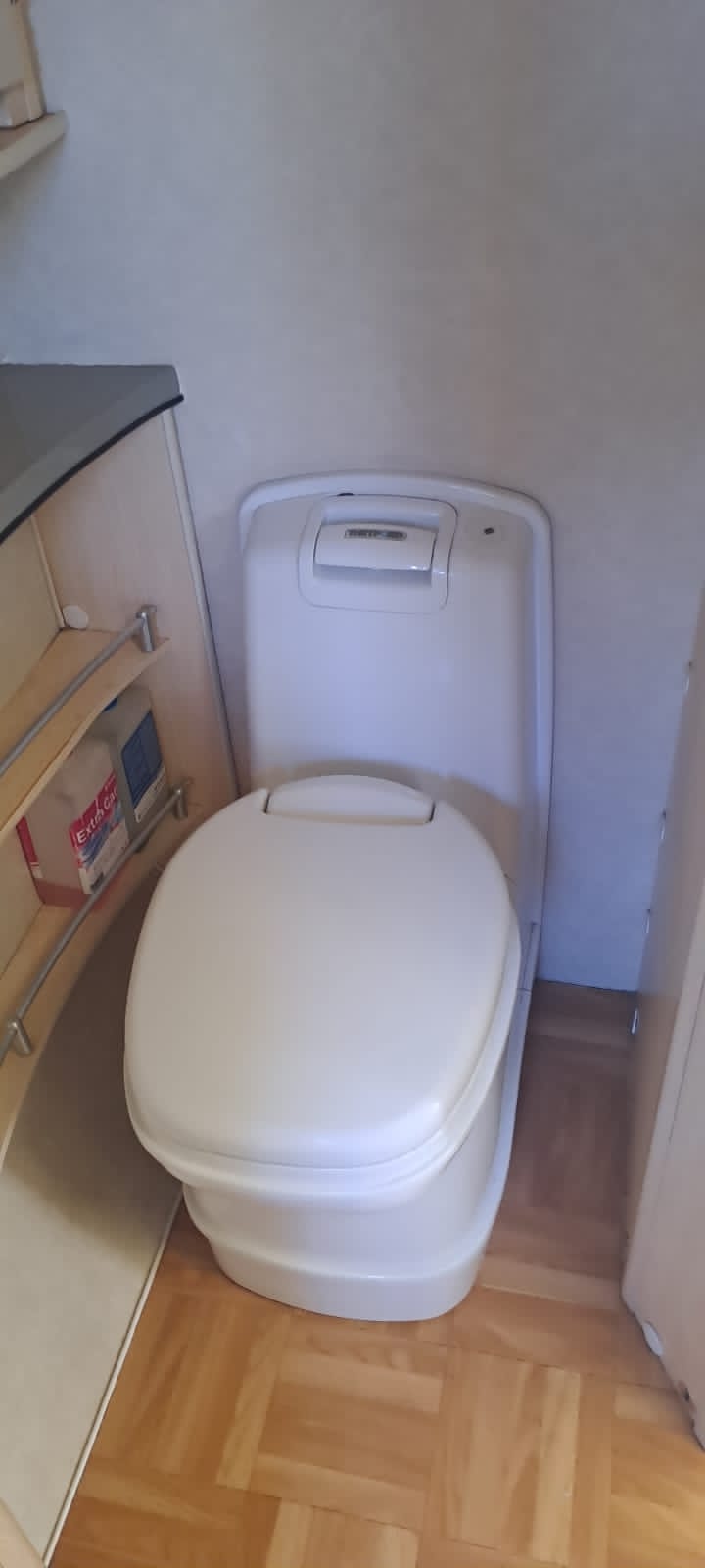 SOLD 2005 Jurgens Exclusive Caravan (CT 1370)