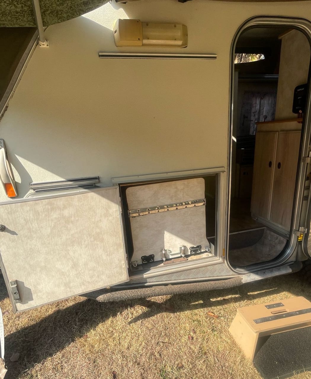 SOLD 1999 Jurgens Xplorer Off Road Caravan (CT 1343)