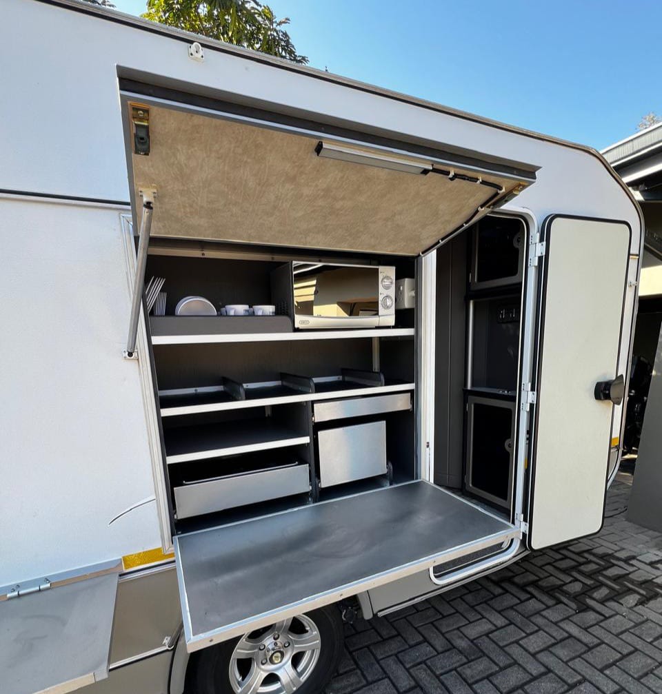 SOLD 2015 Jurgens Classique Caravan (CT 1406)