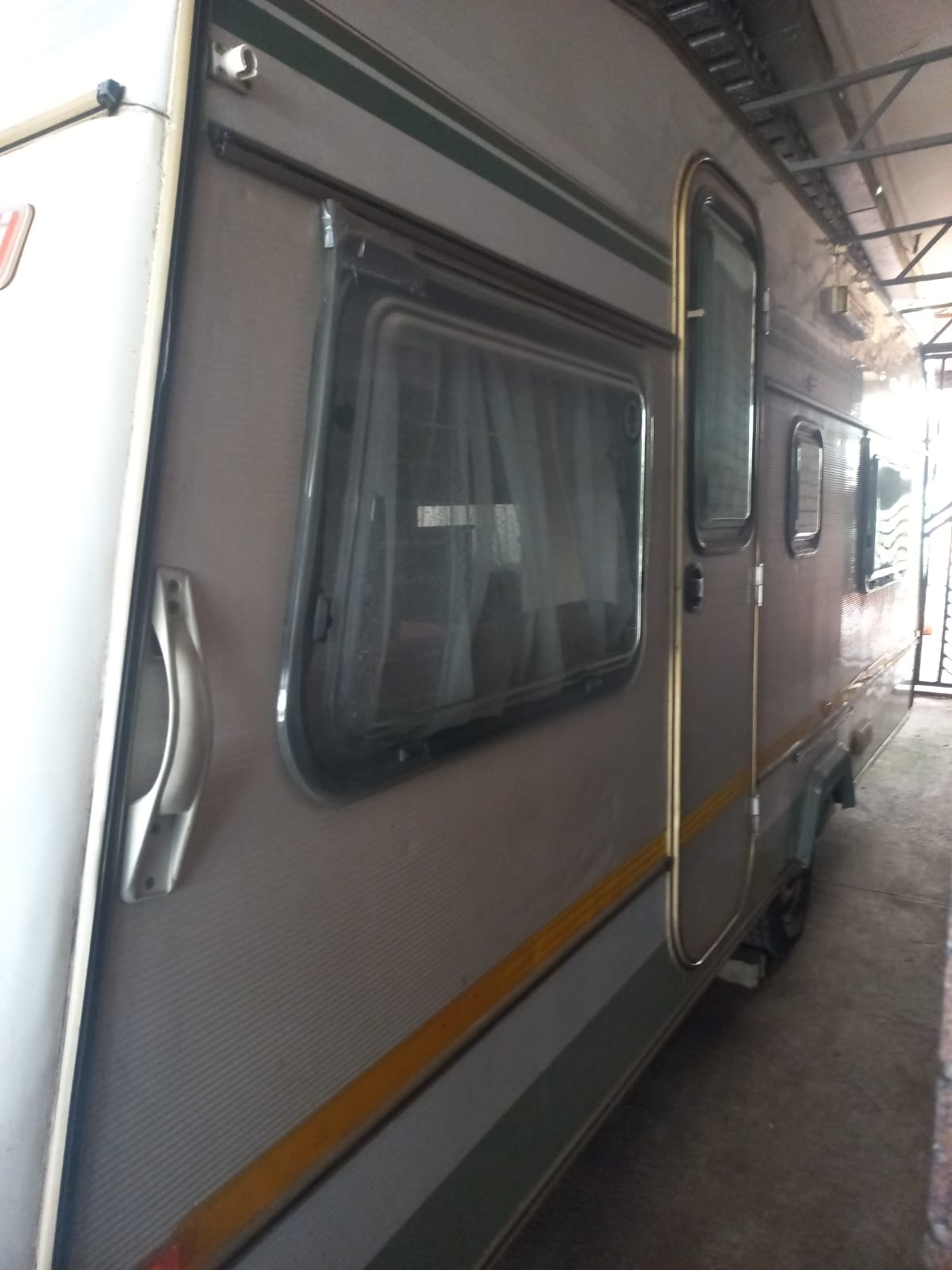 1987 Gypsey 4B Caravan (CT 1421)