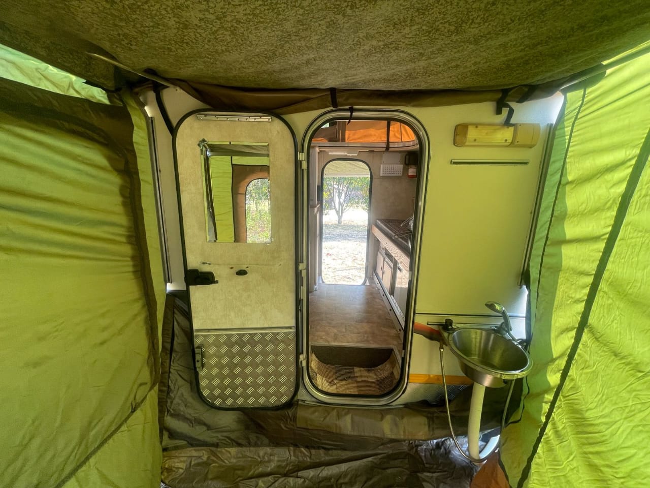 SOLD 1999 Jurgens Xplorer Off Road Caravan (CT 1343)