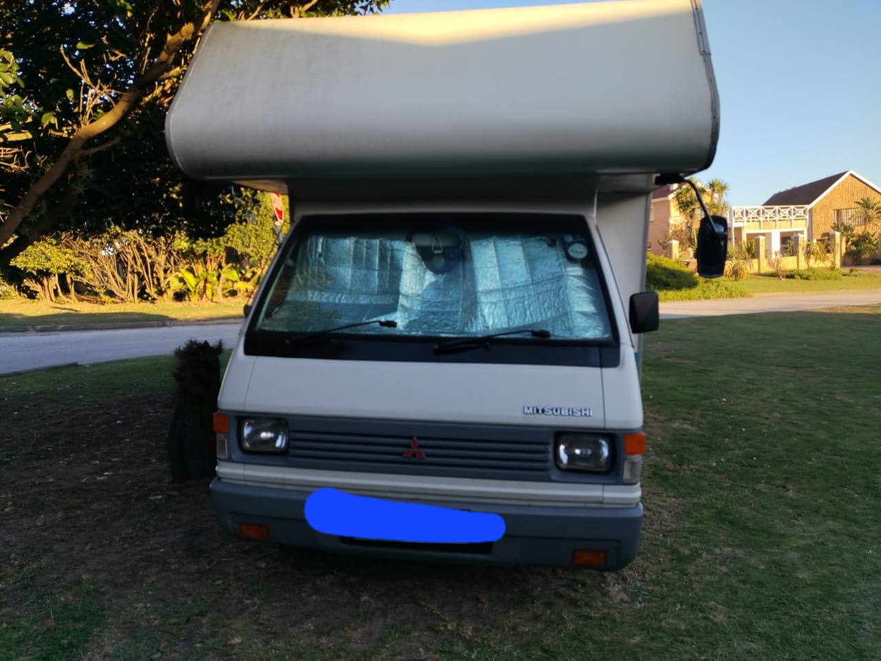 190 Mitsubishi L300 Motorhome (CT 1404)