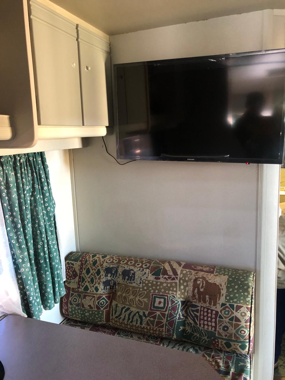 SOLD 2002 Jurgens Exclusive Caravan (CT 1170)