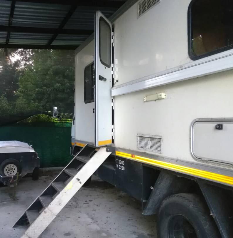 SOLD 1999 Mitsubishi Dune 4x4 Motorhome (CT 1283)