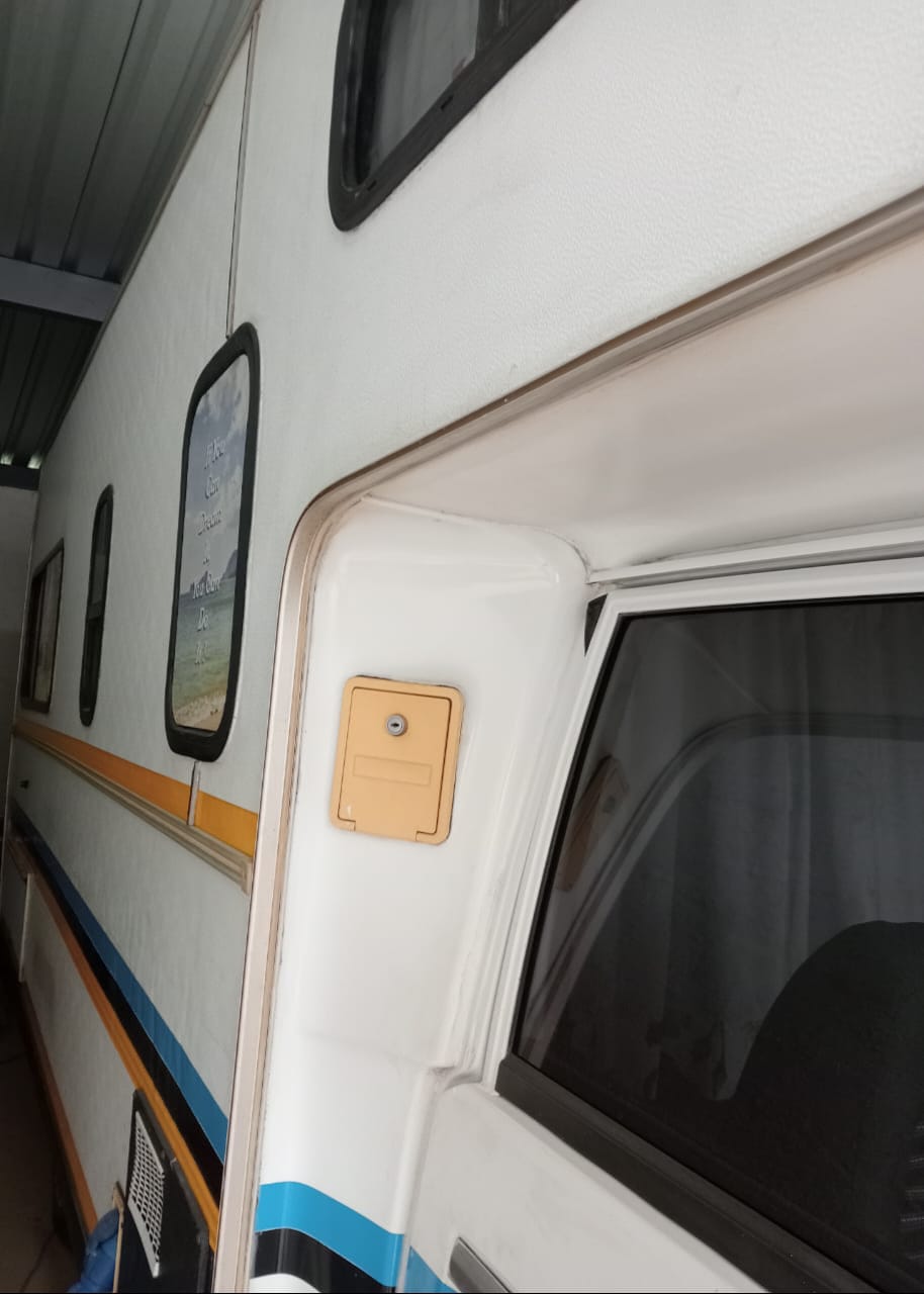 1996 Mitsubishi L300 Motorhome (CT 1419)