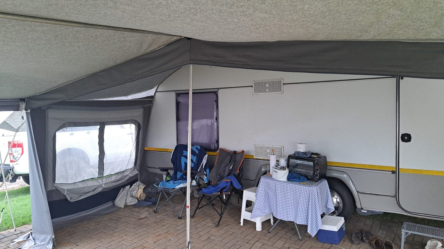 SOLD 2005 Jurgens Exclusive Caravan (CT 1312)