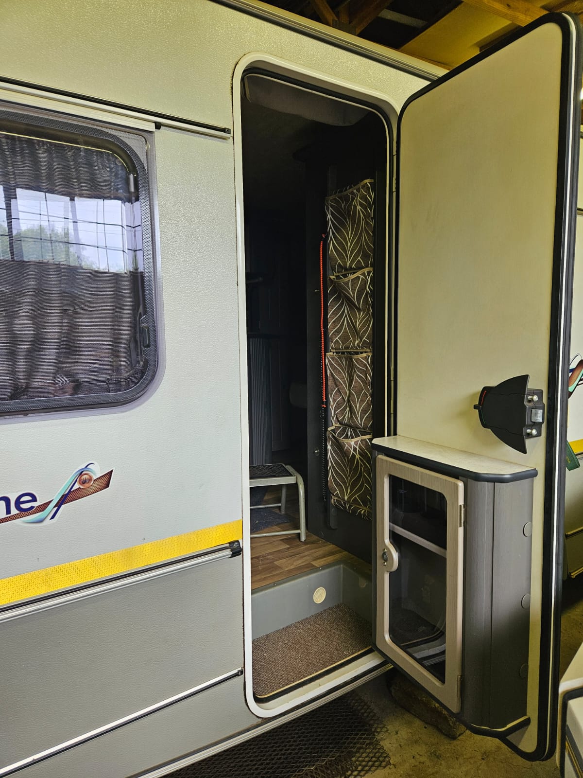 2016 Jurgens Fleetline Caravan (CT 1228)