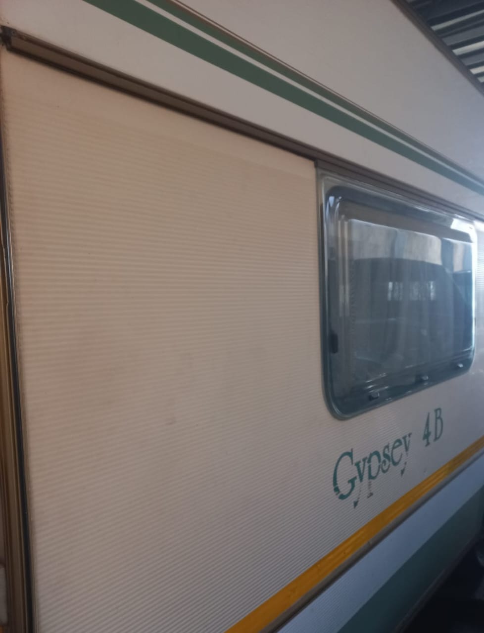 1987 Gypsey 4B Caravan (CT 1421)