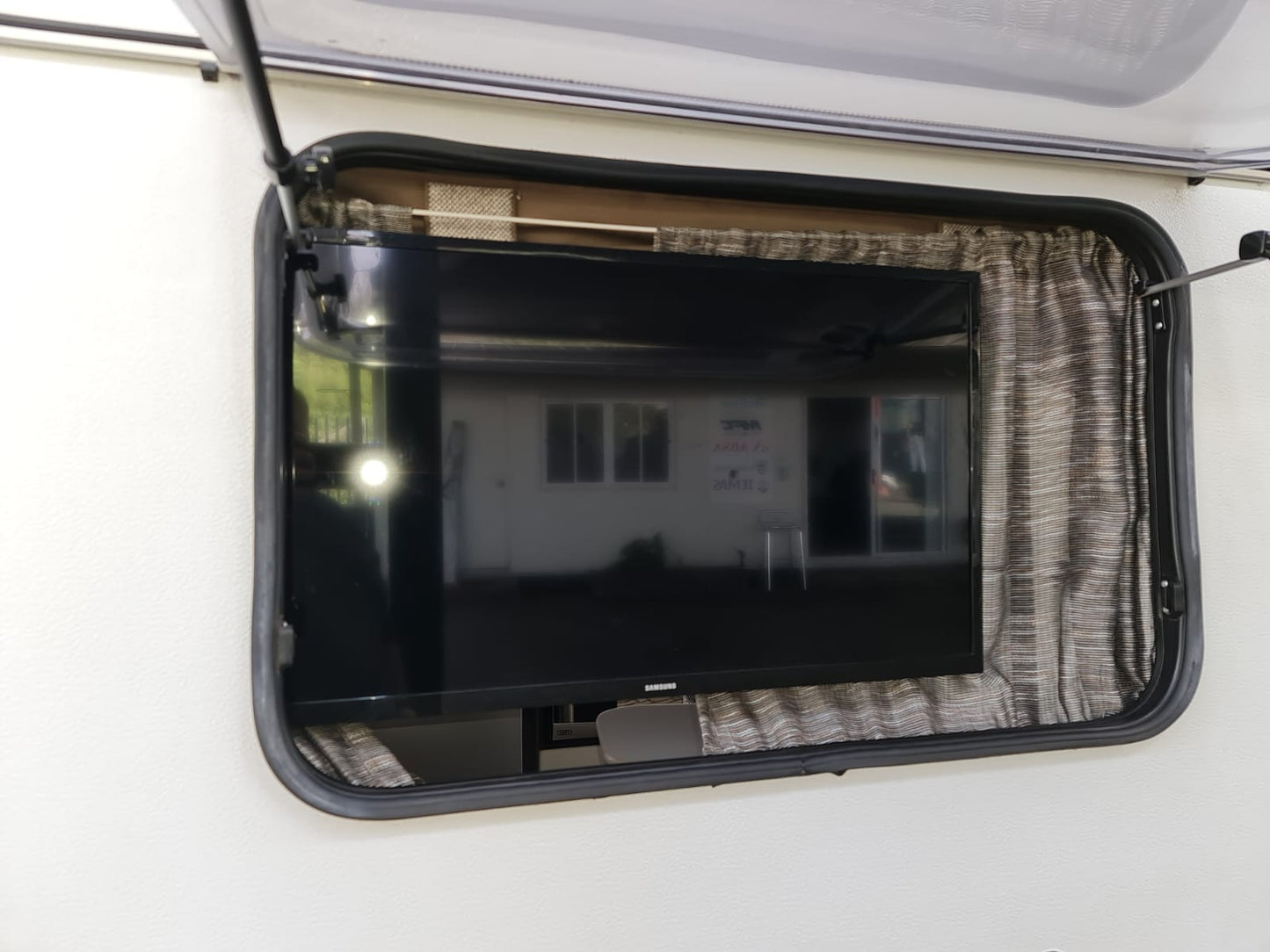 SOLD 2013 Jurgens Classique Caravan (CT 1347)