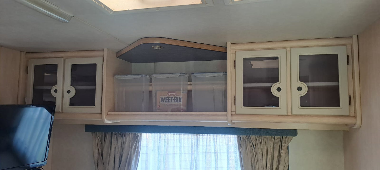 SOLD 2005 Jurgens Exclusive Caravan (CT 1370)