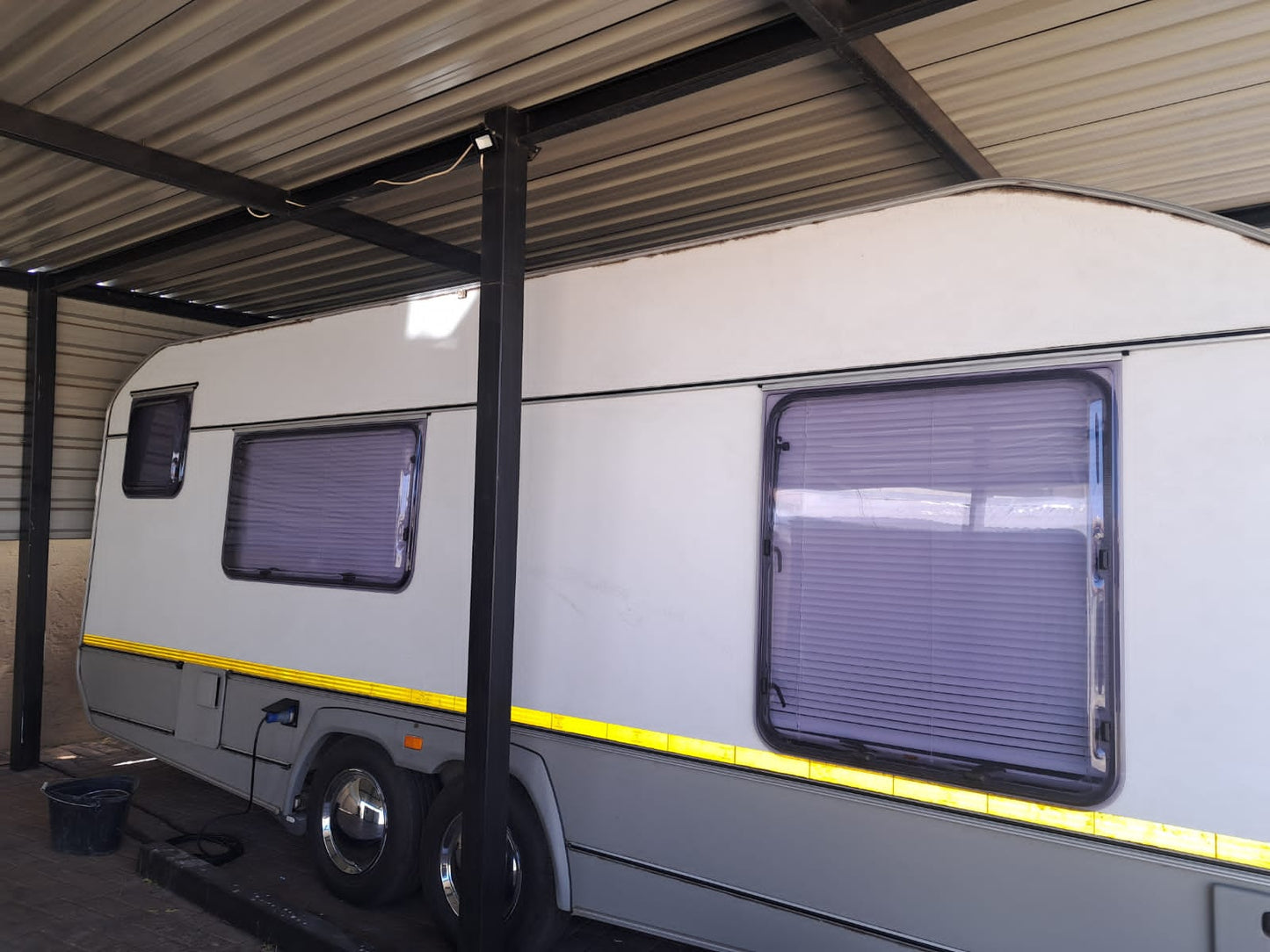 SOLD 2005 Jurgens Exclusive Caravan (CT 1312)