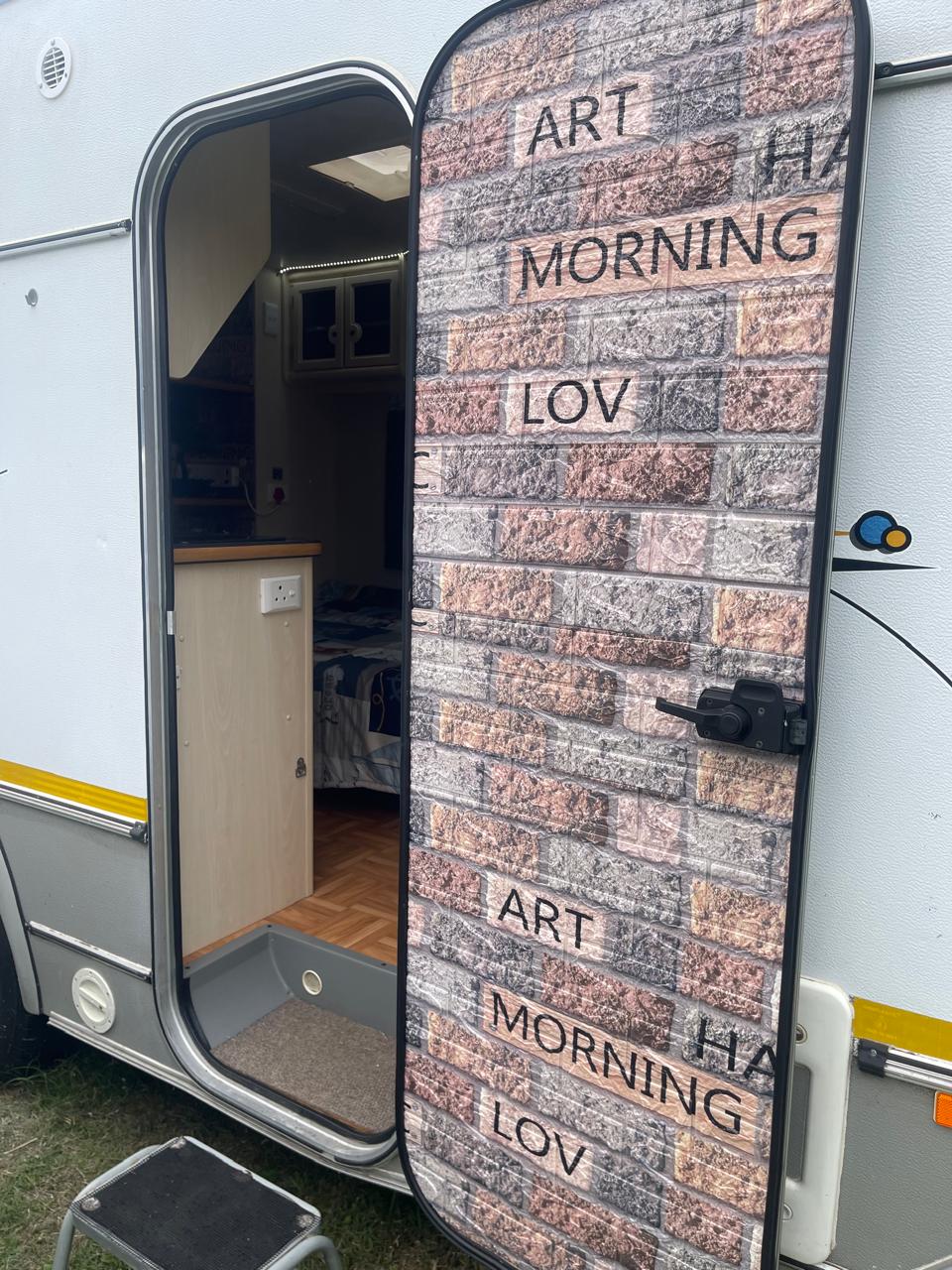 SOLD 2009 Jurgens Exclusive Caravan (CT 1377)