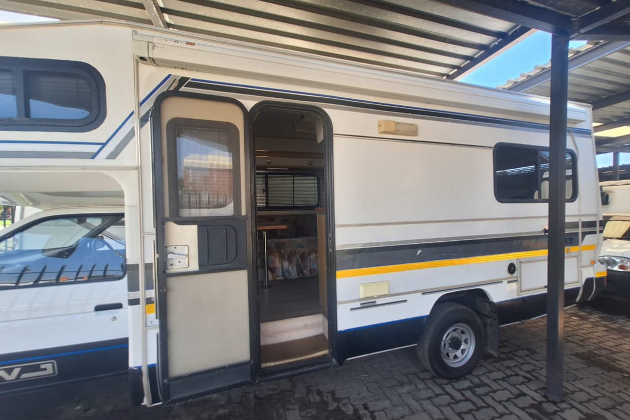 1997 Nissan Motorhome (CT 1463)