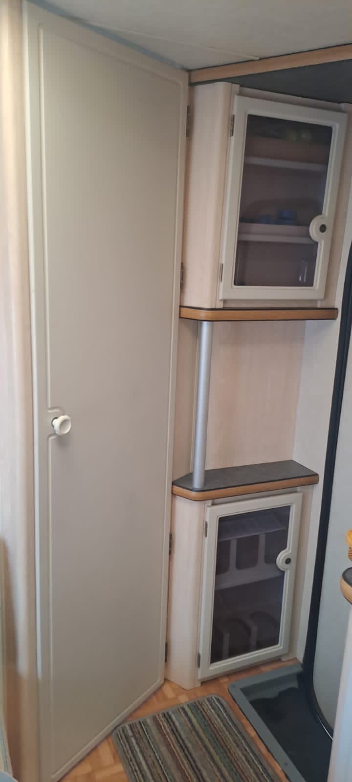 SOLD 2005 Jurgens Exclusive Caravan (CT 1370)