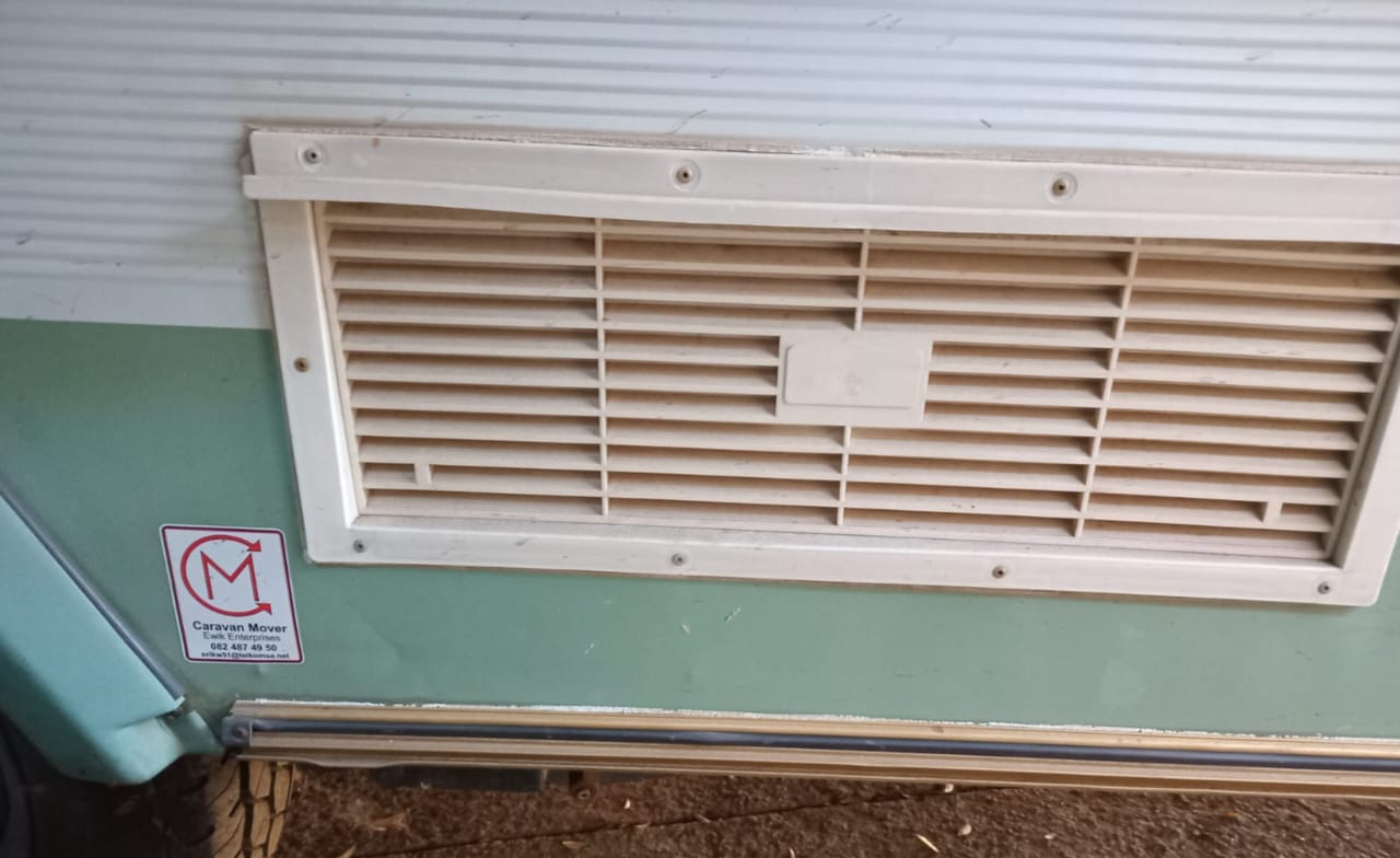 1987 Gypsey 4B Caravan (CT 1421)