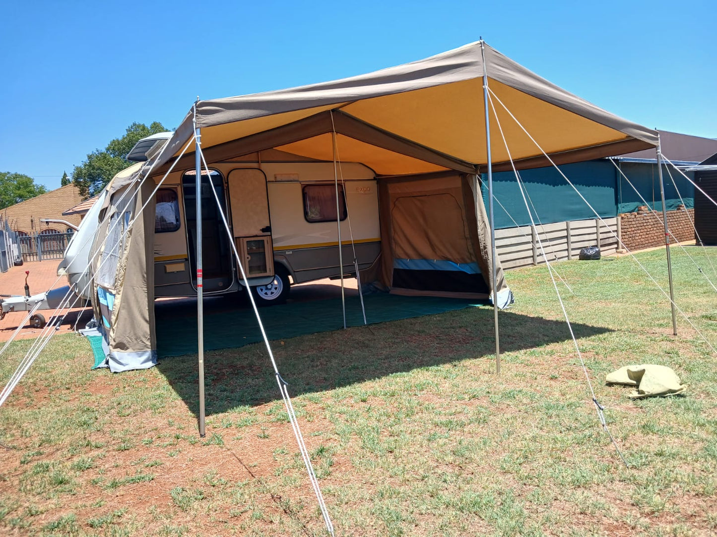 SOLD 2010 Jurgens Expo Caravan (CT 1276)