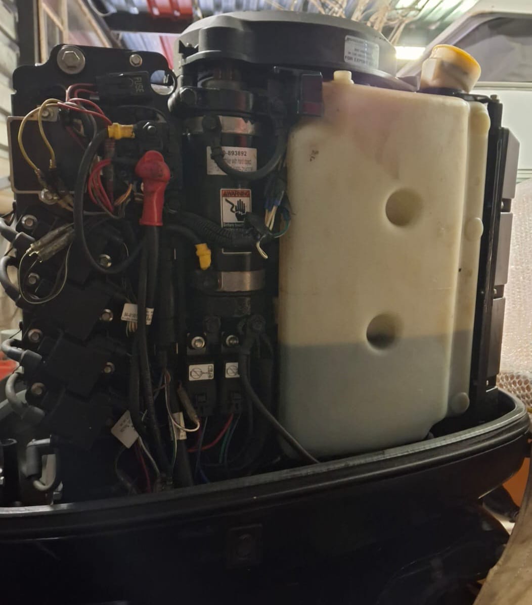 1998 Infinity 520 Boat (CT 1329)