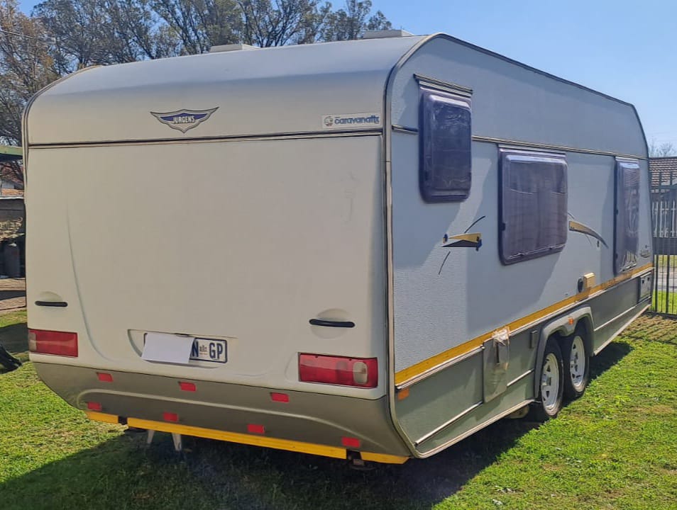 SOLD 2005 Jurgens Exclusive Caravan (CT 1370)