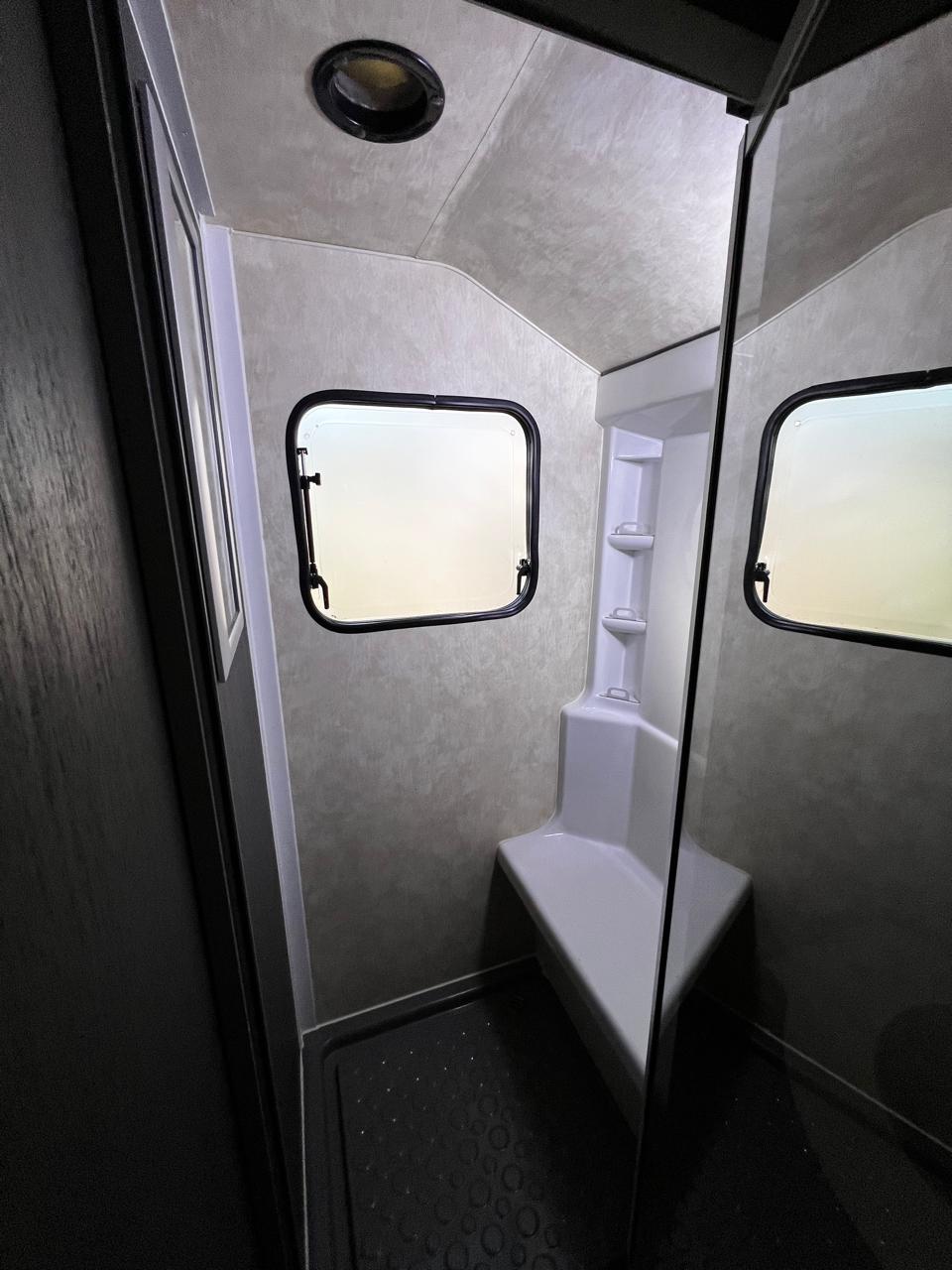 SOLD 2015 Jurgens Classique Caravan (CT 1406)