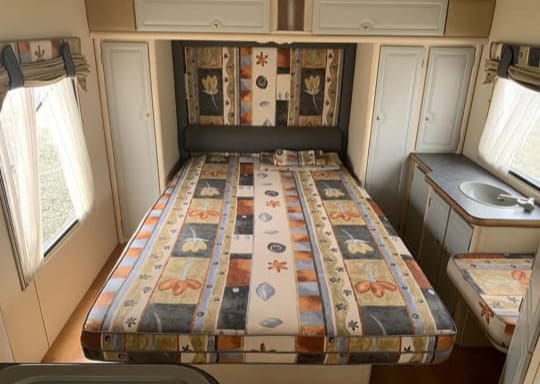 SOLD 2004 Jurgens Penta Gold Caravan (CT 1345)