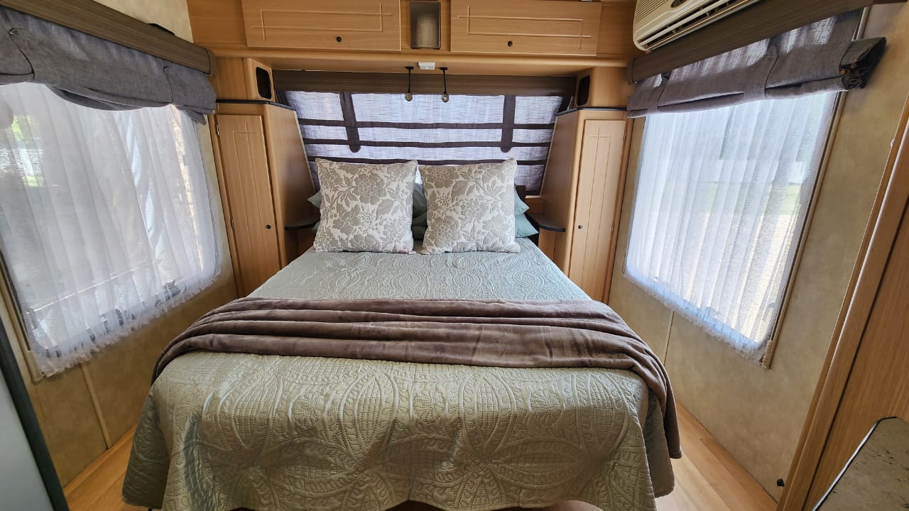 2010 Jurgens Exclusive Caravan (CR 1359)