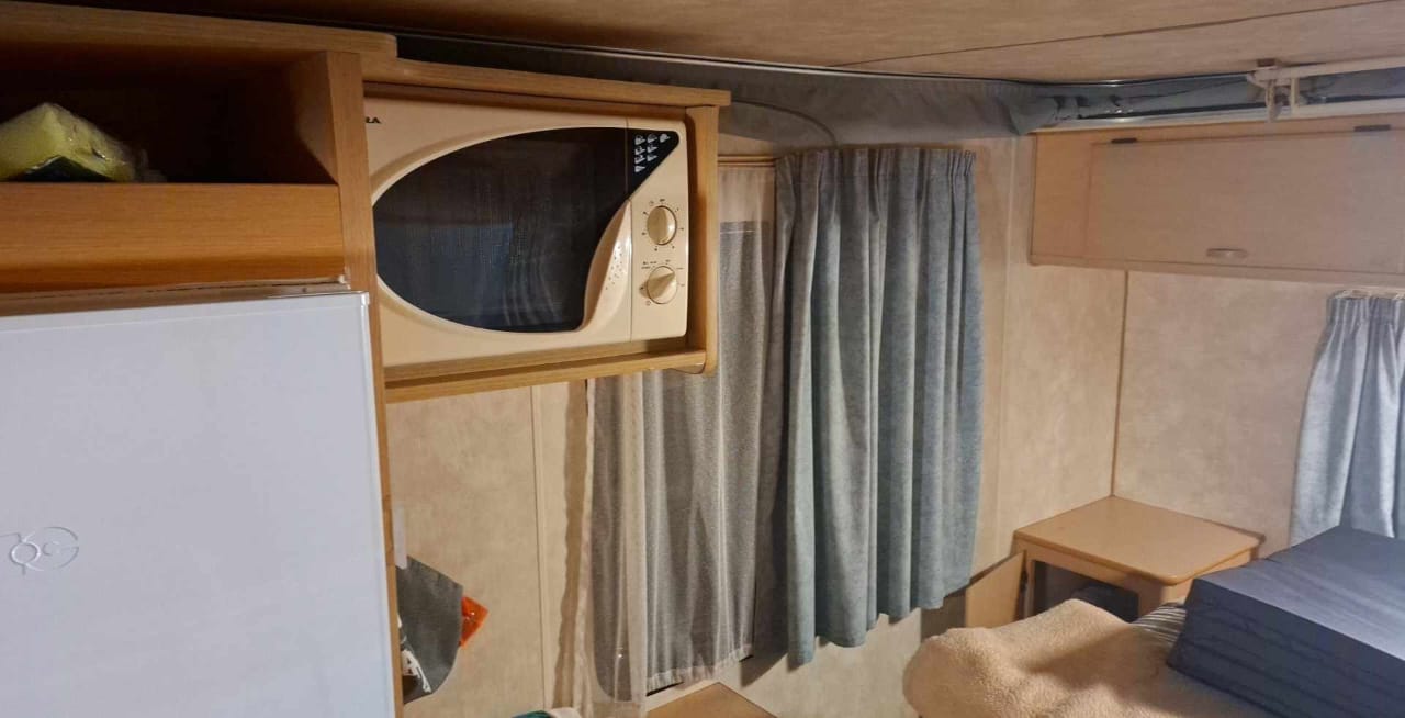 1999 Gypsey Raven Caravan (CT 1373)