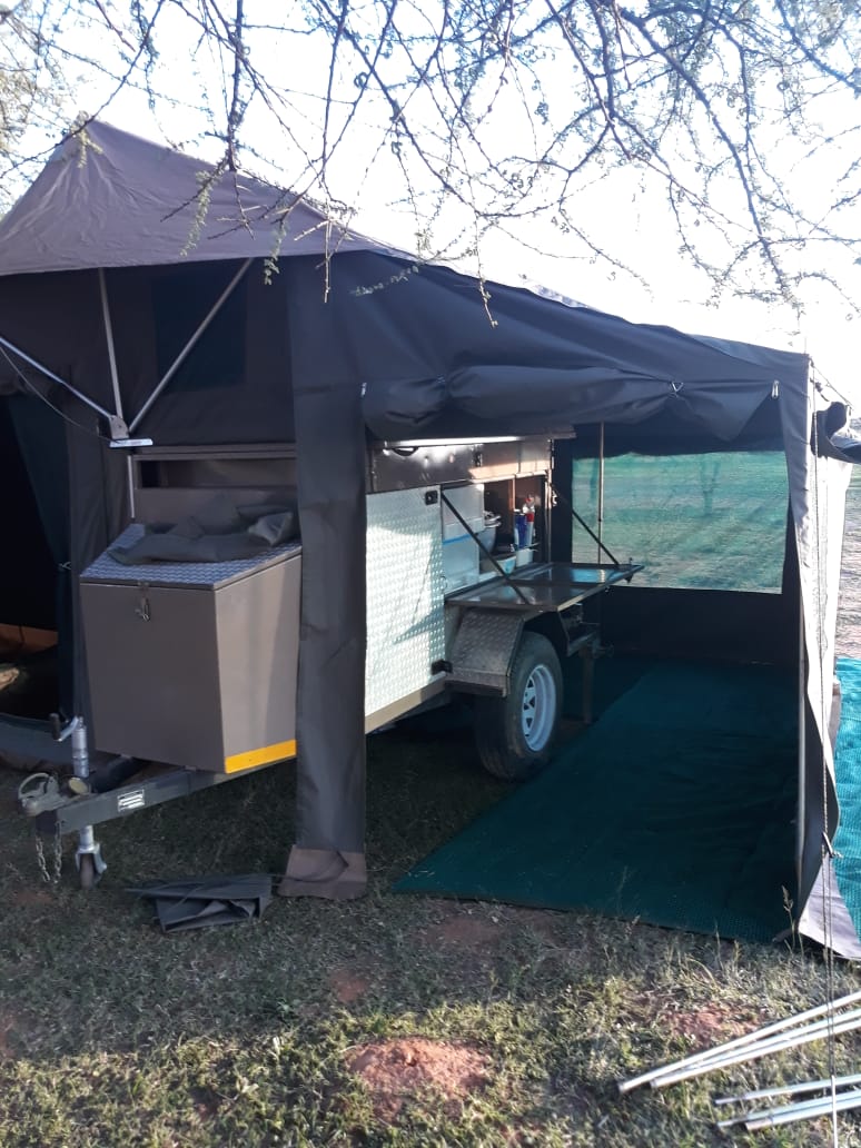 2009 Macau Camping Trailer (CT 1318)