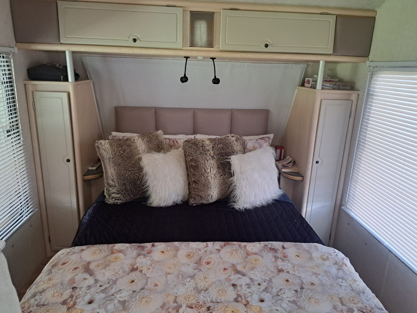 SOLD 2005 Jurgens Exclusive Caravan (CT 1312)