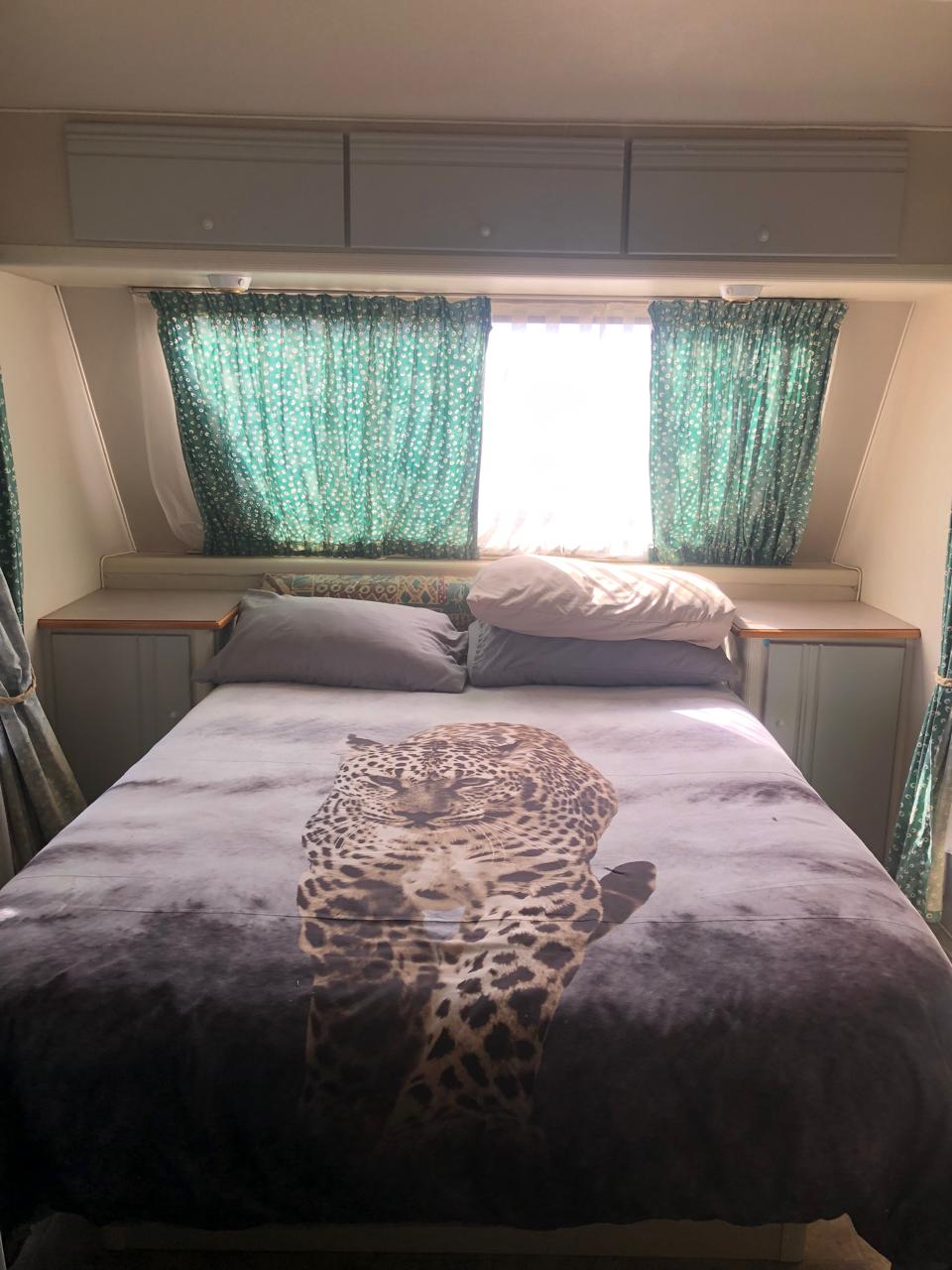 SOLD 2002 Jurgens Exclusive Caravan (CT 1170)
