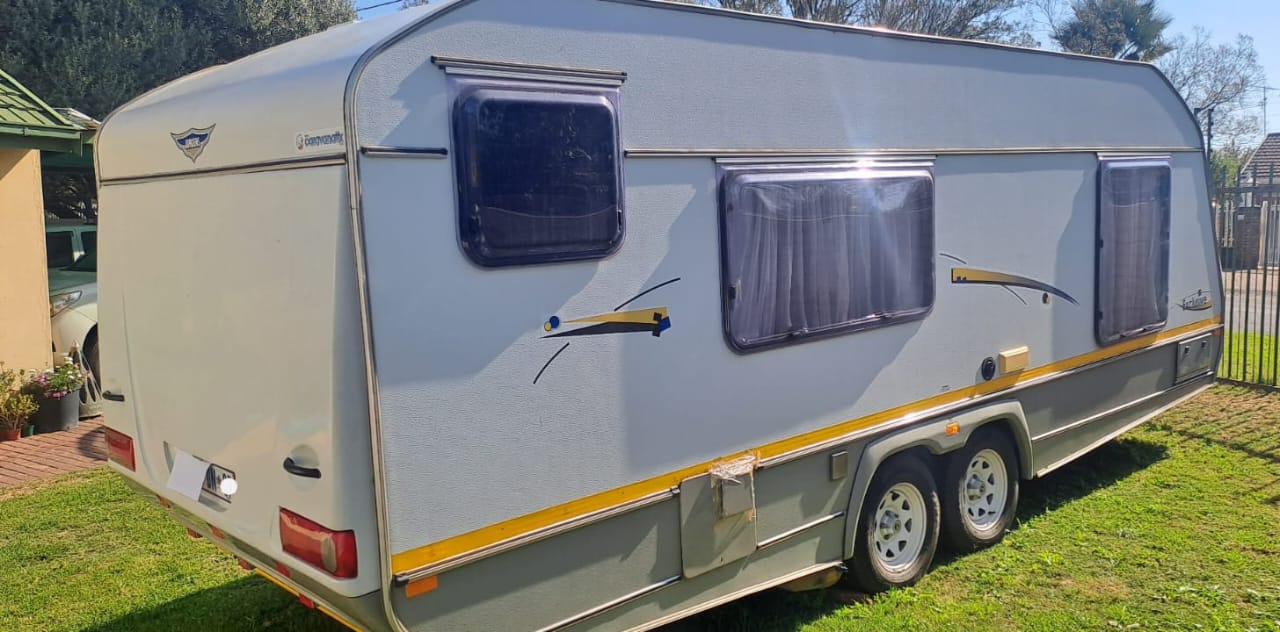 SOLD 2005 Jurgens Exclusive Caravan (CT 1370)