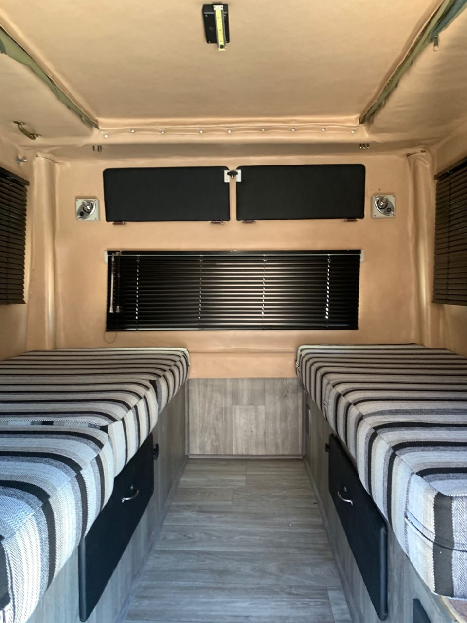 Bakkie Camper (CT 1242)