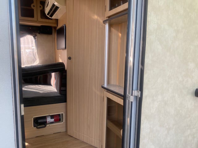 2010 Jurgens Exclusive Caravan (CT 1450)