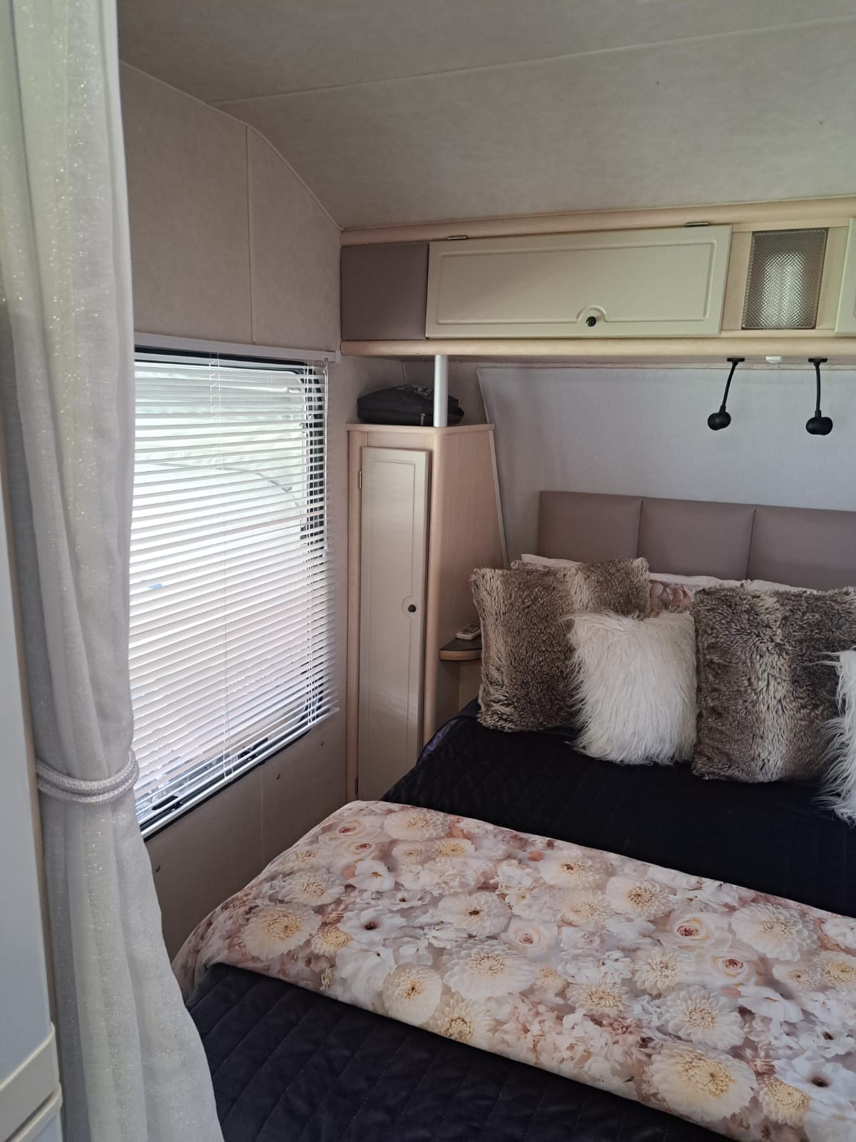 SOLD 2005 Jurgens Exclusive Caravan (CT 1312)