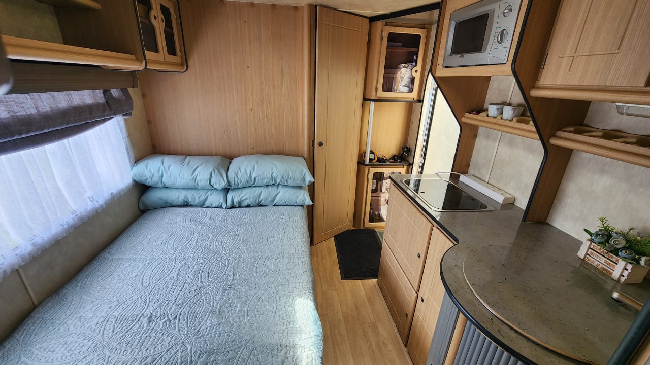 2010 Jurgens Exclusive Caravan (CR 1359)