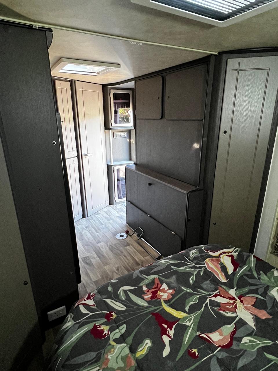 SOLD 2015 Jurgens Classique Caravan (CT 1406)