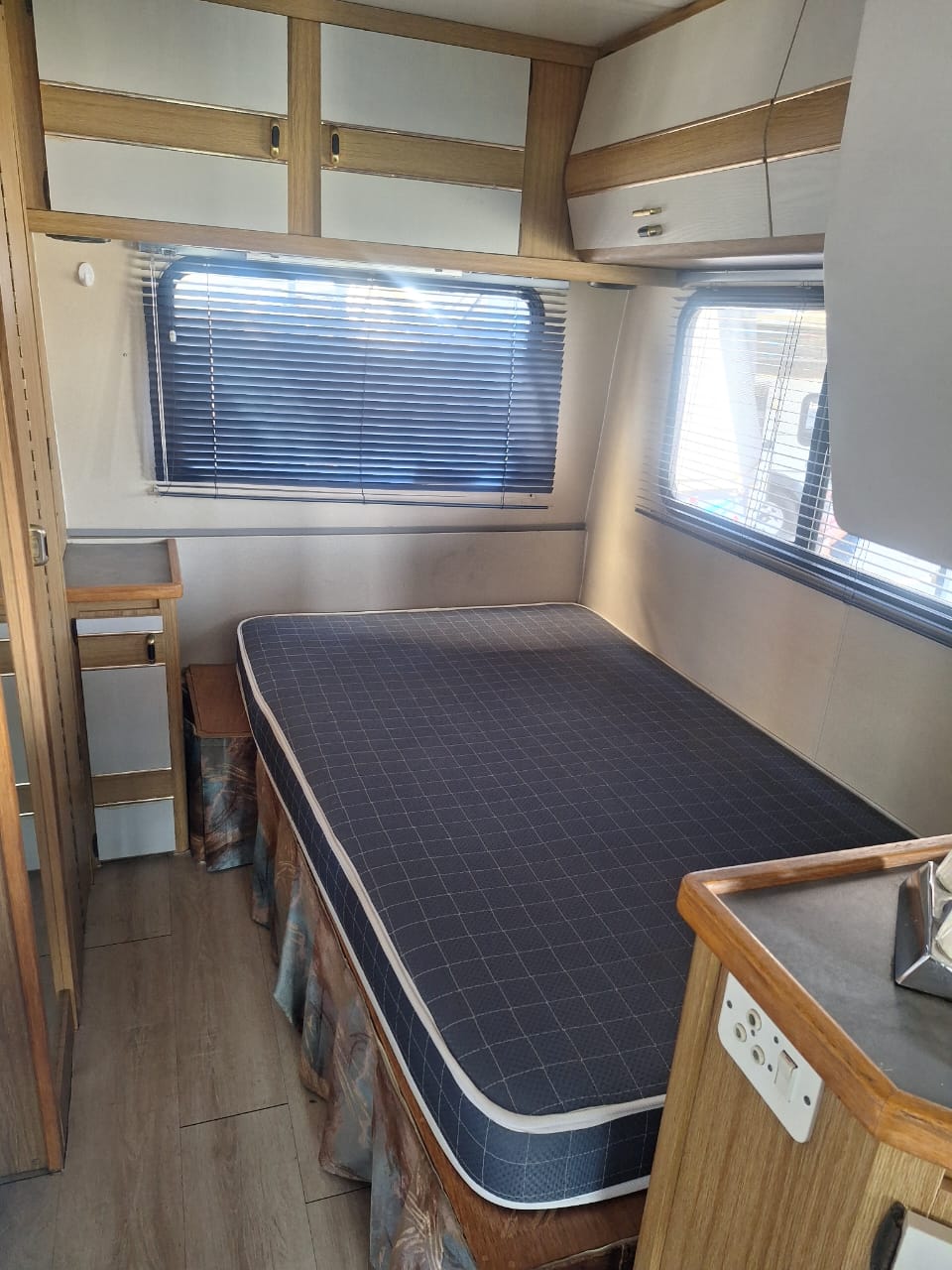 1997 Nissan Motorhome (CT 1463)