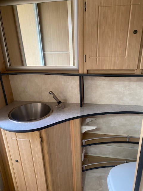 2010 Jurgens Exclusive Caravan (CT 1450)