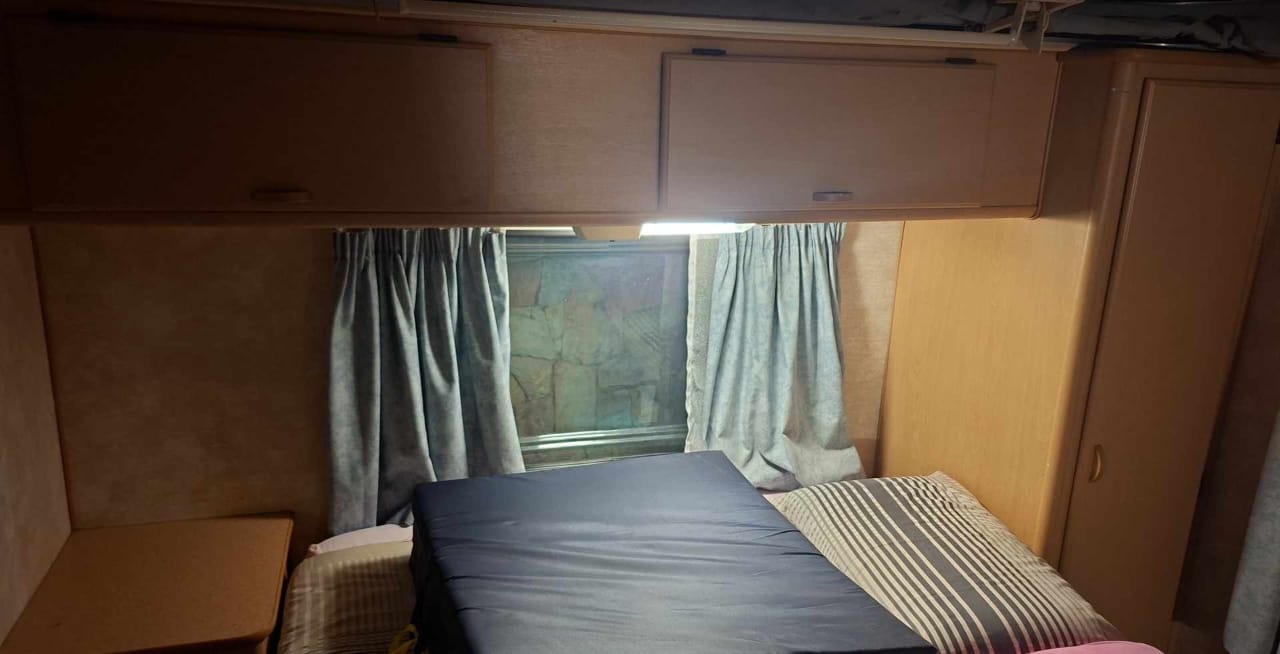 1999 Gypsey Raven Caravan (CT 1373)