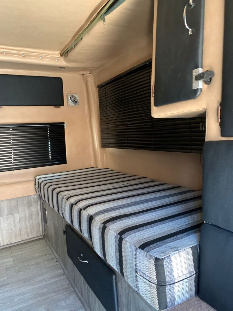Bakkie Camper (CT 1242)