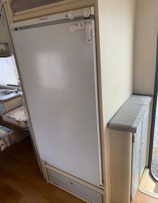 SOLD 2004 Jurgens Penta Gold Caravan (CT 1345)