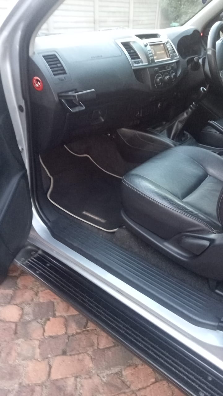 SOLD 2015 Toyota Hilux D4D 3.0 Bakkie (CT 1299)