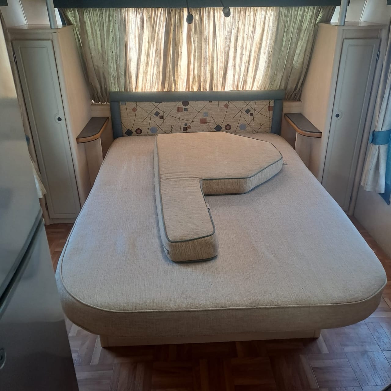 SOLD 2005 Jurgens Exclusive Caravan (CT 1370)