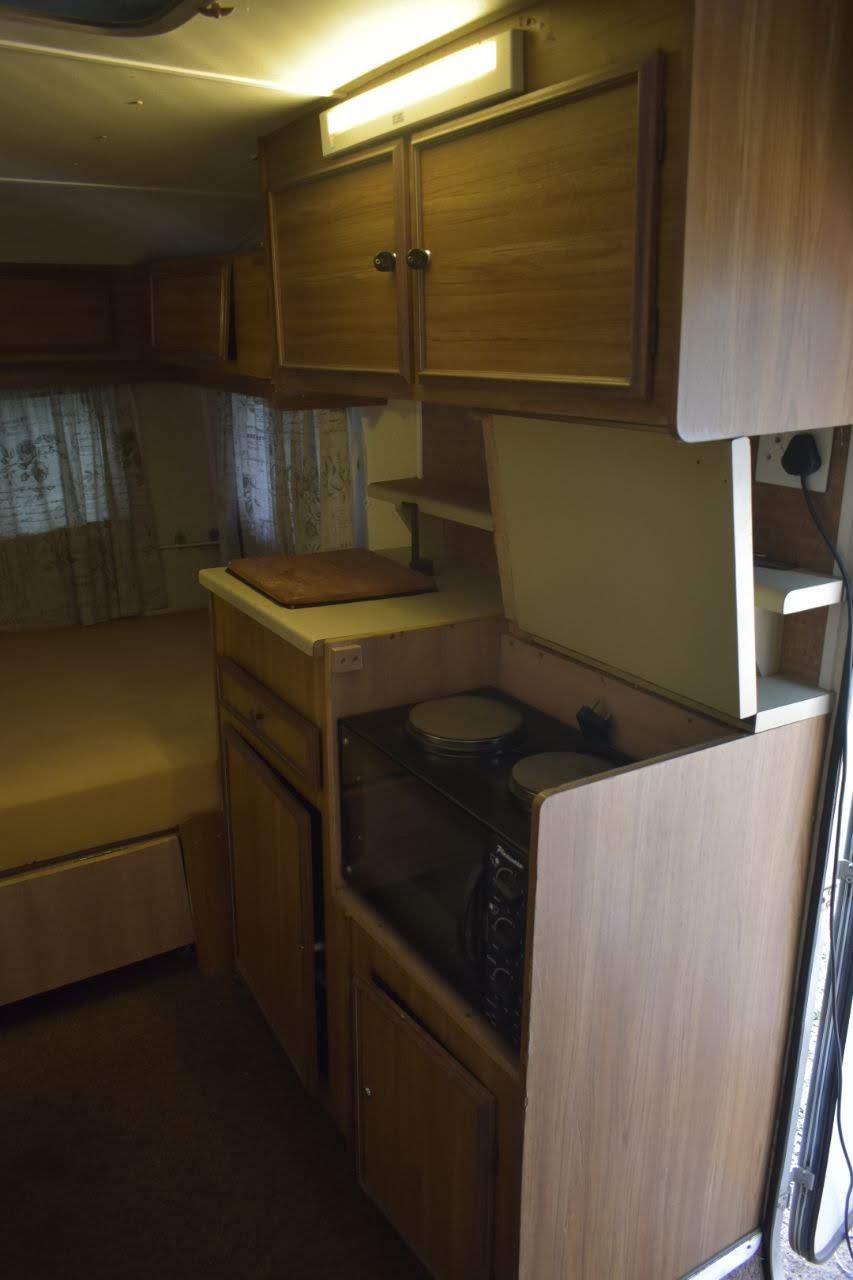 SOLD 1985 Jurgens Magnifique XL Caravan (CT 1398)