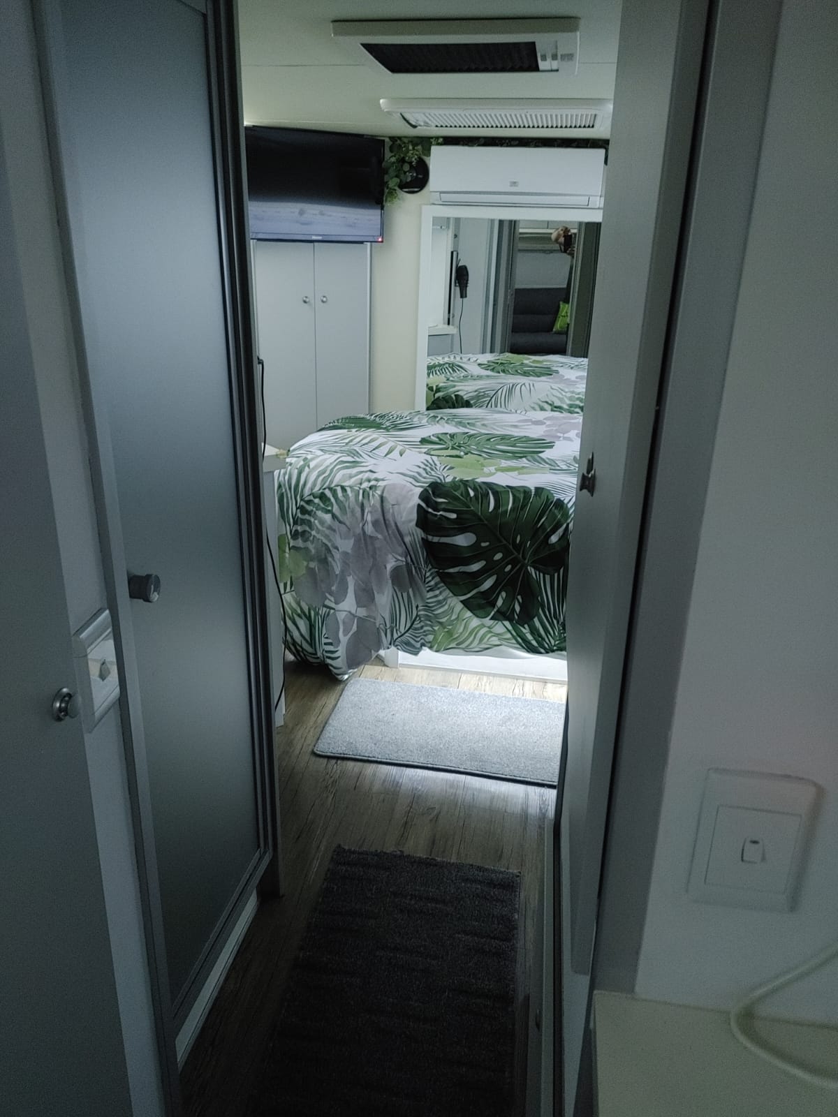 SOLD 2014 Sensation Anee Caravan (CT 1352)