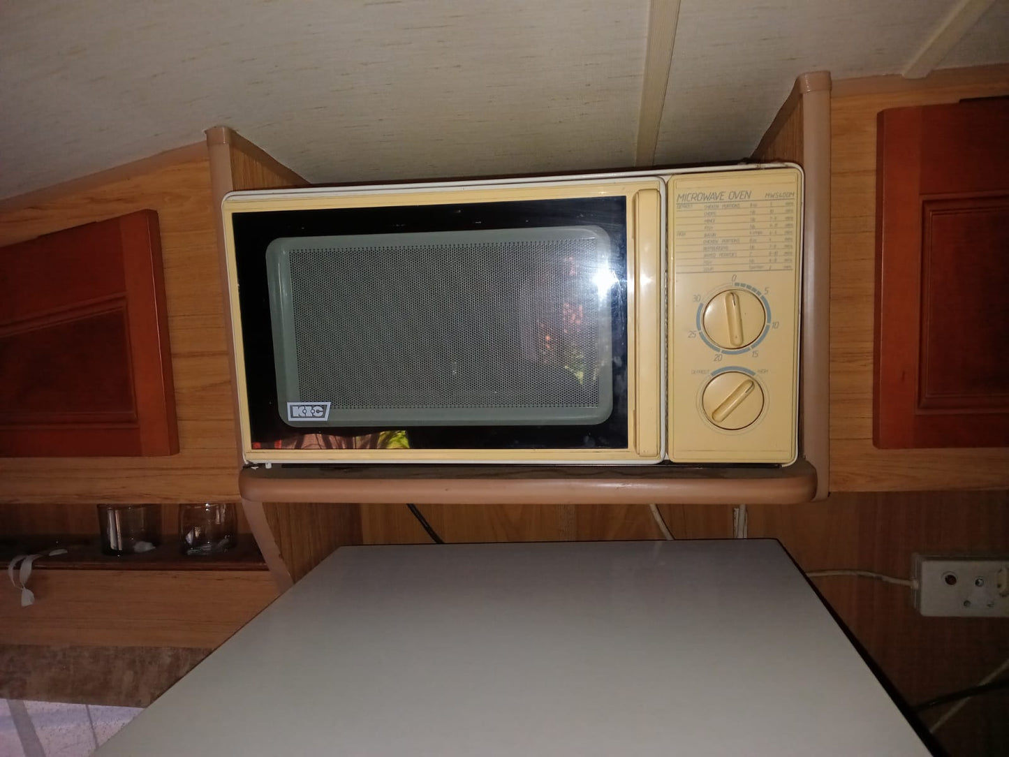 1987 Gypsey 4B Caravan (CT 1421)