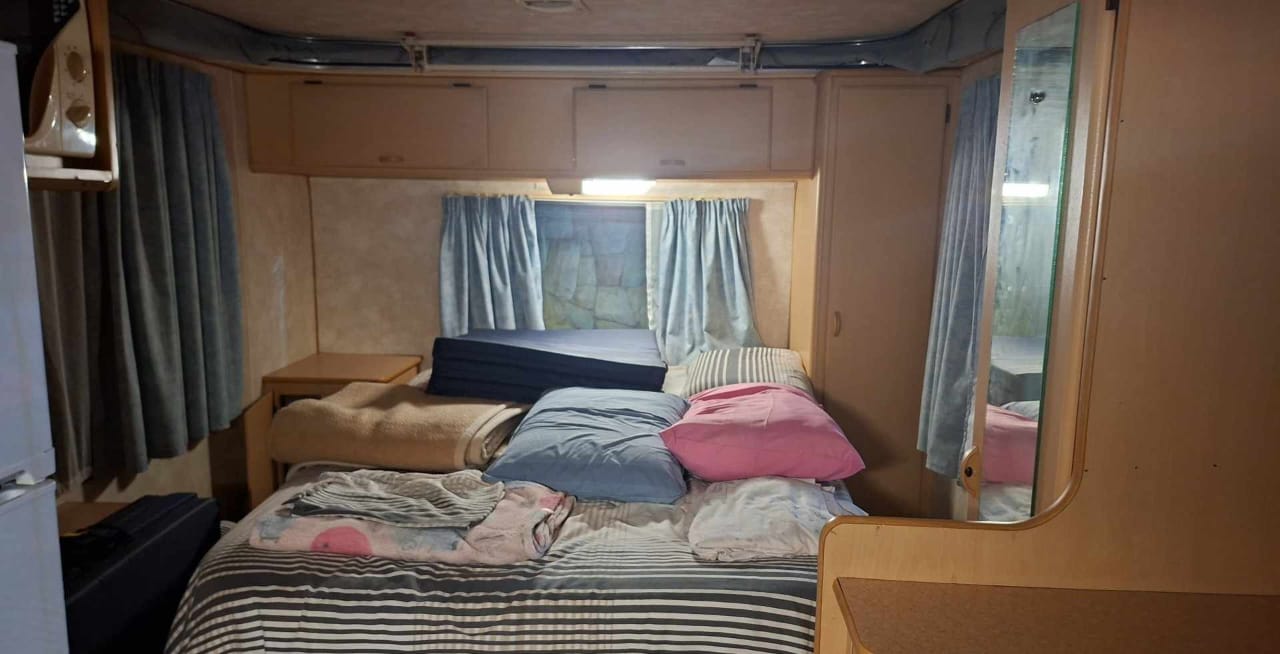 1999 Gypsey Raven Caravan (CT 1373)